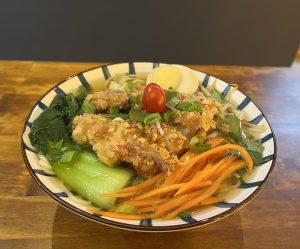 Soupe de ramen au poulet croustillant