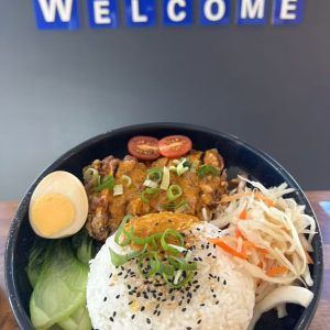 Riz au poulet croustillant sauce curry